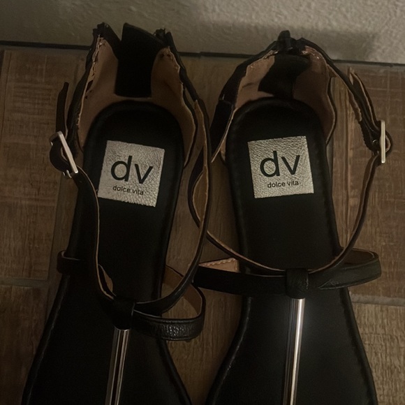 Black Dolce Vita flat gladiator style sandals - Picture 2 of 7